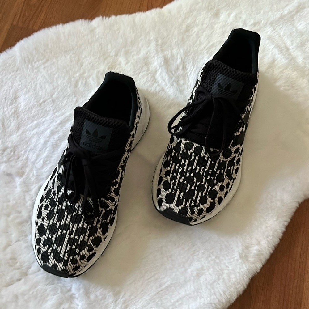 ADIDAS WOMENS SWIFT RUN 1.0 RUNNING SHOE - Picture 2 of 3